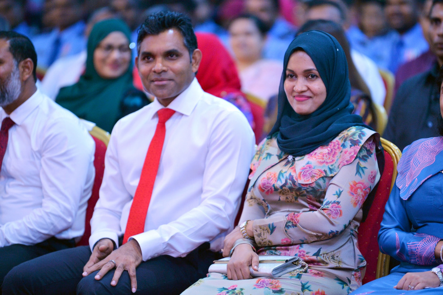 ޝަހީދުންގެ ދުވަހުގެ މުނާސަބަތުގައި ރޭ ބޭއްވި ރަސްމީ ޖަލްސާގެ ތެރެއިން: މިރަސް މިއްޔާތުގައި  ރައީސުލްޖުމްހޫރިއްޔާގެ ނައިބު ބައިވެރިވެ ވަޑައިގެންނެވި -- ފޮޓޯ / ރައީސް އޮފީސް