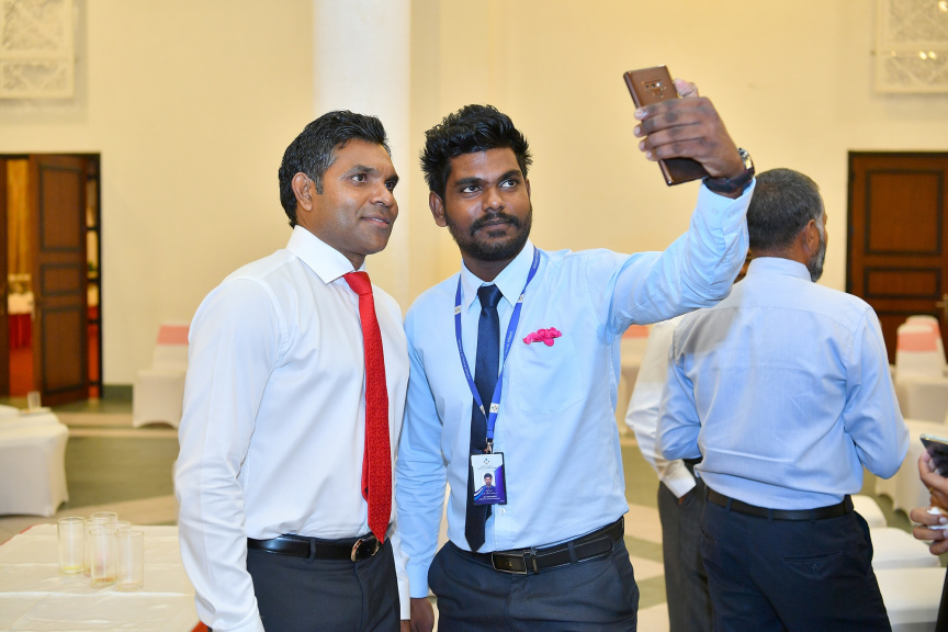 ޝަހީދުންގެ ދުވަހުގެ މުނާސަބަތުގައި ރޭ ބޭއްވި ރަސްމީ ޖަލްސާގެ ތެރެއިން: މިރަސް މިއްޔާތުގައި  ރައީސުލްޖުމްހޫރިއްޔާގެ ނައިބު ބައިވެރިވެ ވަޑައިގެންނެވި -- ފޮޓޯ / ރައީސް އޮފީސް