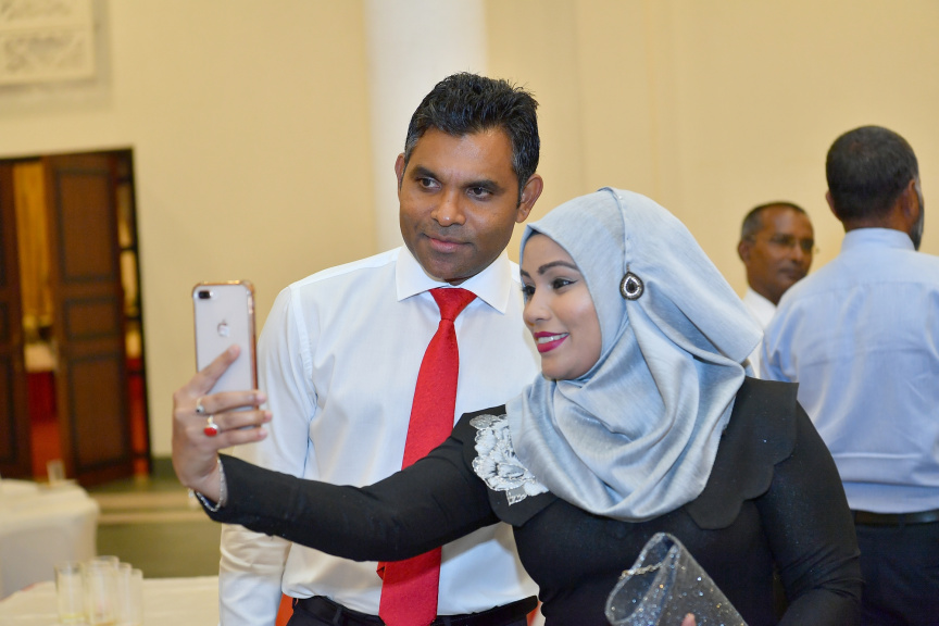 ޝަހީދުންގެ ދުވަހުގެ މުނާސަބަތުގައި ރޭ ބޭއްވި ރަސްމީ ޖަލްސާގެ ތެރެއިން: މިރަސް މިއްޔާތުގައި  ރައީސުލްޖުމްހޫރިއްޔާގެ ނައިބު ބައިވެރިވެ ވަޑައިގެންނެވި -- ފޮޓޯ / ރައީސް އޮފީސް