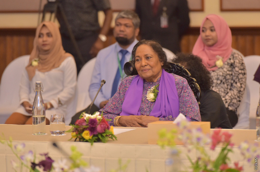 ހެލްތް މިނިސްޓަރުކަން ކުރައްވާފައިވާ ޢިއްޒަތްތެރިންގެ ސަމިޓް އިފްތިތާޙް ކޮށްދެއްވުން -- ފޮޓޯ/ ރައީސް އޮފީސް