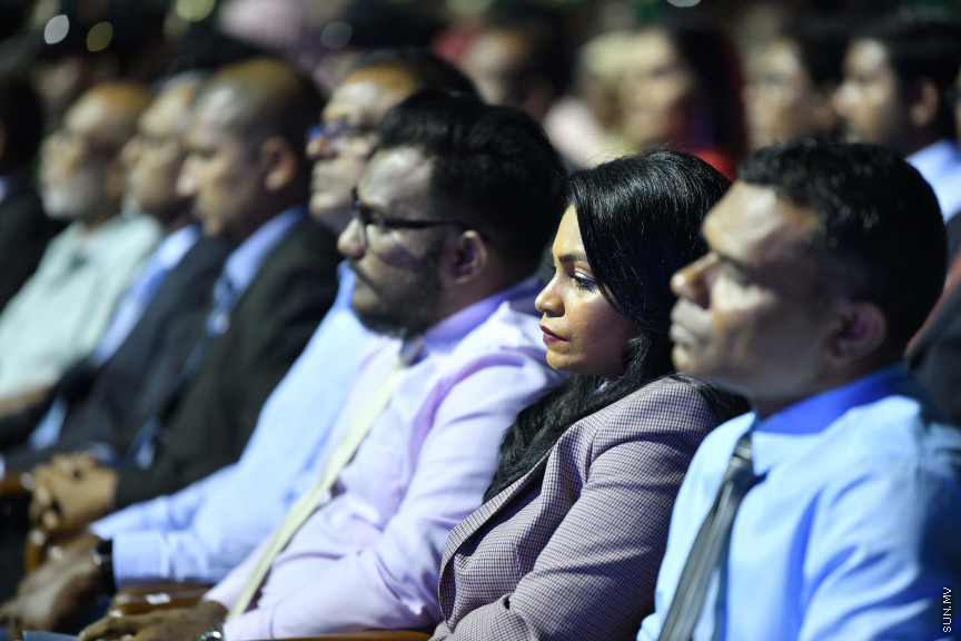 އޭޕްރީލް 24، 2019: ސިފައިންގެ 127ވަނަ އަހަރީ ދުވަހުގެ މުނާސަބަތުގައި ކަޅުތުއްކަލާކޮށީގައި ބޭއްވި ޚިދުމަތުގެ އަގުވަޒަންކުރުމުގެ ޚާއްޞަ ޖަލްސާގެ ތެރެއިން -- ސަން ފޮޓޯ/ ފަޔާޒު މޫސާ