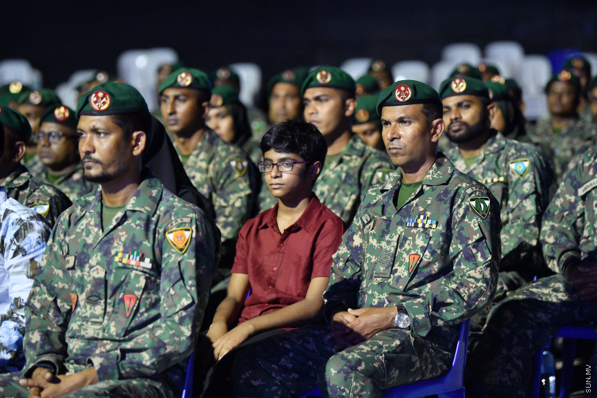 އޭޕްރީލް 24، 2019: ސިފައިންގެ 127ވަނަ އަހަރީ ދުވަހުގެ މުނާސަބަތުގައި ކަޅުތުއްކަލާކޮށީގައި ބޭއްވި ޚިދުމަތުގެ އަގުވަޒަންކުރުމުގެ ޚާއްޞަ ޖަލްސާގެ ތެރެއިން -- ސަން ފޮޓޯ/ ފަޔާޒު މޫސާ