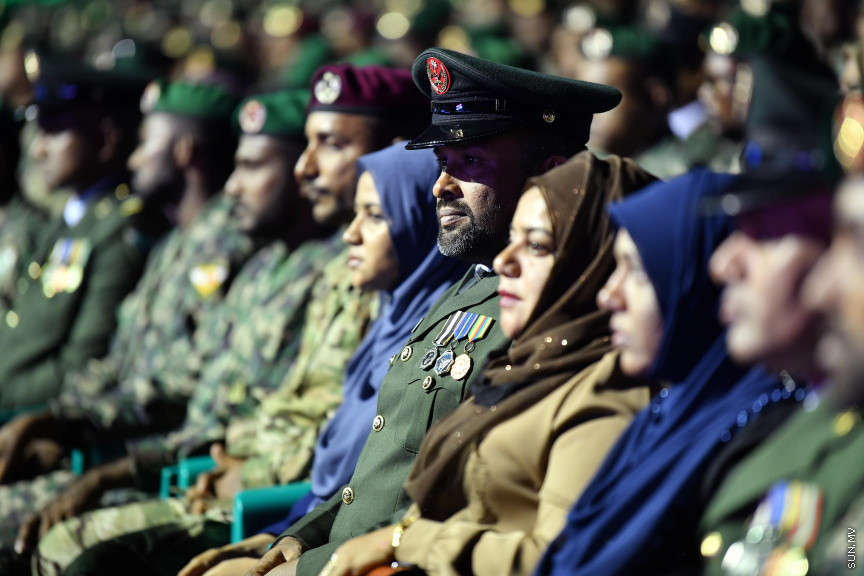 އޭޕްރީލް 24، 2019: ސިފައިންގެ 127ވަނަ އަހަރީ ދުވަހުގެ މުނާސަބަތުގައި ކަޅުތުއްކަލާކޮށީގައި ބޭއްވި ޚިދުމަތުގެ އަގުވަޒަންކުރުމުގެ ޚާއްޞަ ޖަލްސާގެ ތެރެއިން -- ސަން ފޮޓޯ/ ފަޔާޒު މޫސާ