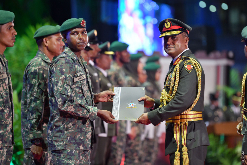 އޭޕްރީލް 24، 2019: ސިފައިންގެ 127ވަނަ އަހަރީ ދުވަހުގެ މުނާސަބަތުގައި ކަޅުތުއްކަލާކޮށީގައި ބޭއްވި ޚިދުމަތުގެ އަގުވަޒަންކުރުމުގެ ޚާއްޞަ ޖަލްސާގެ ތެރެއިން -- ސަން ފޮޓޯ/ ފަޔާޒު މޫސާ