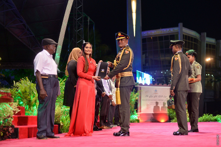 އޭޕްރީލް 24، 2019: ސިފައިންގެ 127ވަނަ އަހަރީ ދުވަހުގެ މުނާސަބަތުގައި ކަޅުތުއްކަލާކޮށީގައި ބޭއްވި ޚިދުމަތުގެ އަގުވަޒަންކުރުމުގެ ޚާއްޞަ ޖަލްސާގެ ތެރެއިން -- ސަން ފޮޓޯ/ ފަޔާޒު މޫސާ