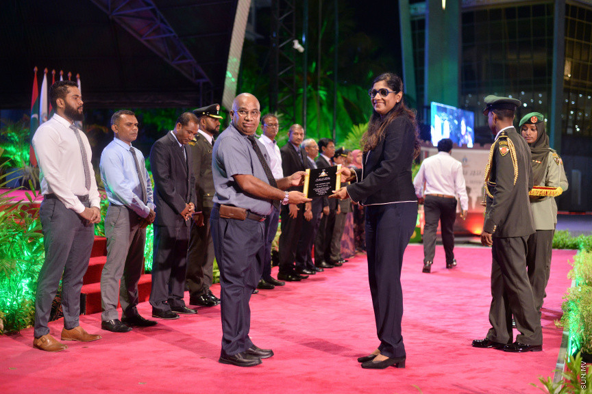 އޭޕްރީލް 24، 2019: ސިފައިންގެ 127ވަނަ އަހަރީ ދުވަހުގެ މުނާސަބަތުގައި ކަޅުތުއްކަލާކޮށީގައި ބޭއްވި ޚިދުމަތުގެ އަގުވަޒަންކުރުމުގެ ޚާއްޞަ ޖަލްސާގެ ތެރެއިން -- ސަން ފޮޓޯ/ ފަޔާޒު މޫސާ