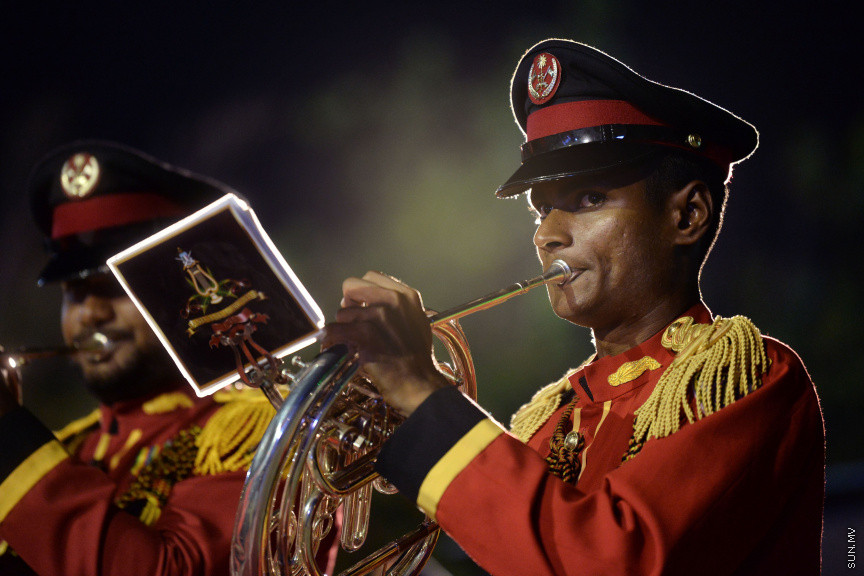 އޭޕްރީލް 24، 2019: ސިފައިންގެ 127ވަނަ އަހަރީ ދުވަހުގެ މުނާސަބަތުގައި ކަޅުތުއްކަލާކޮށީގައި ބޭއްވި ޚިދުމަތުގެ އަގުވަޒަންކުރުމުގެ ޚާއްޞަ ޖަލްސާގެ ތެރެއިން -- ސަން ފޮޓޯ/ ފަޔާޒު މޫސާ