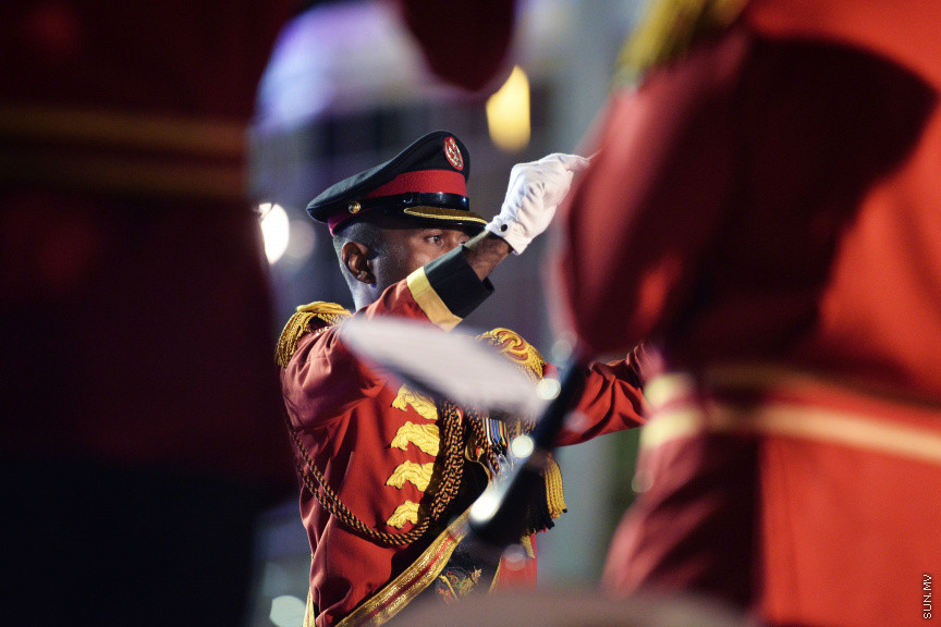 އޭޕްރީލް 24، 2019: ސިފައިންގެ 127ވަނަ އަހަރީ ދުވަހުގެ މުނާސަބަތުގައި ކަޅުތުއްކަލާކޮށީގައި ބޭއްވި ޚިދުމަތުގެ އަގުވަޒަންކުރުމުގެ ޚާއްޞަ ޖަލްސާގެ ތެރެއިން -- ސަން ފޮޓޯ/ ފަޔާޒު މޫސާ