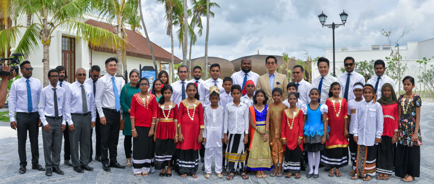 ރާއްޖޭގެ ތާރީހުގައި ހިންގާ ޓޫރިޒަމްގެ އެންމެ ބޮޑު މަޝްރޫއު ކަމަށްވާ ކްރޮސްރޯޑް މޯލްޑިވްސްގެ ފުރަތަމަ ފިޔަވަހި ނައިބުރައީސް ރަސްމީކޮށް ހުޅުވައި ދެއްވުން -- ފޮޓޯ/ ރައީސް އޮފީސް 