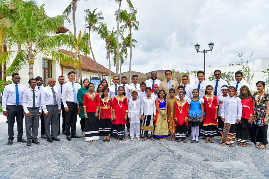 ރާއްޖޭގެ ތާރީހުގައި ހިންގާ ޓޫރިޒަމްގެ އެންމެ ބޮޑު މަޝްރޫއު ކަމަށްވާ ކްރޮސްރޯޑް މޯލްޑިވްސްގެ ފުރަތަމަ ފިޔަވަހި ނައިބުރައީސް ރަސްމީކޮށް ހުޅުވައި ދެއްވުން -- ފޮޓޯ/ ރައީސް އޮފީސް 