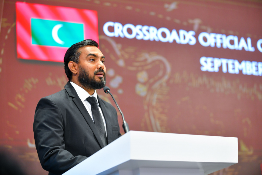 ރާއްޖޭގެ ތާރީހުގައި ހިންގާ ޓޫރިޒަމްގެ އެންމެ ބޮޑު މަޝްރޫއު ކަމަށްވާ ކްރޮސްރޯޑް މޯލްޑިވްސްގެ ފުރަތަމަ ފިޔަވަހި ނައިބުރައީސް ރަސްމީކޮށް ހުޅުވައި ދެއްވުން -- ފޮޓޯ/ ރައީސް އޮފީސް 