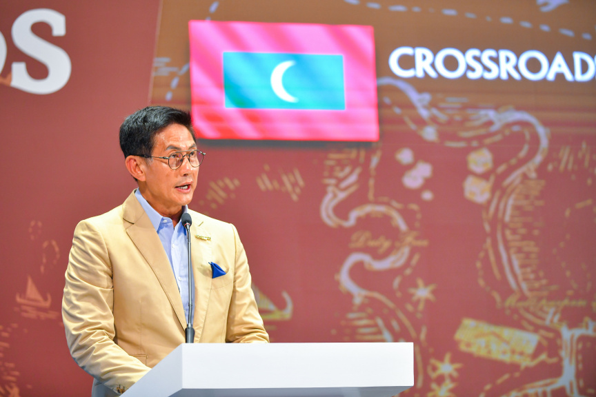 ރާއްޖޭގެ ތާރީހުގައި ހިންގާ ޓޫރިޒަމްގެ އެންމެ ބޮޑު މަޝްރޫއު ކަމަށްވާ ކްރޮސްރޯޑް މޯލްޑިވްސްގެ ފުރަތަމަ ފިޔަވަހި ނައިބުރައީސް ރަސްމީކޮށް ހުޅުވައި ދެއްވުން -- ފޮޓޯ/ ރައީސް އޮފީސް 