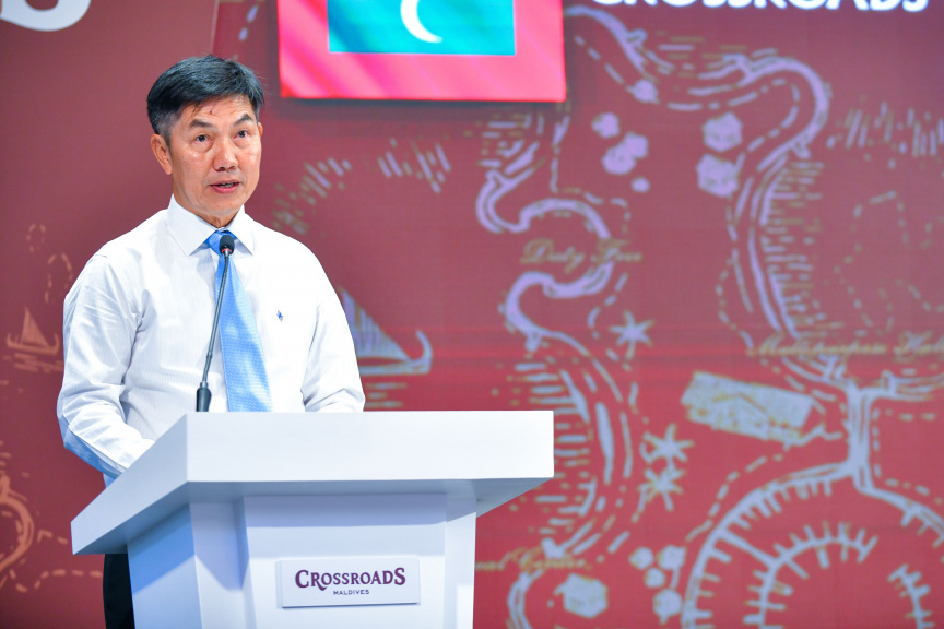 ރާއްޖޭގެ ތާރީހުގައި ހިންގާ ޓޫރިޒަމްގެ އެންމެ ބޮޑު މަޝްރޫއު ކަމަށްވާ ކްރޮސްރޯޑް މޯލްޑިވްސްގެ ފުރަތަމަ ފިޔަވަހި ނައިބުރައީސް ރަސްމީކޮށް ހުޅުވައި ދެއްވުން -- ފޮޓޯ/ ރައީސް އޮފީސް 