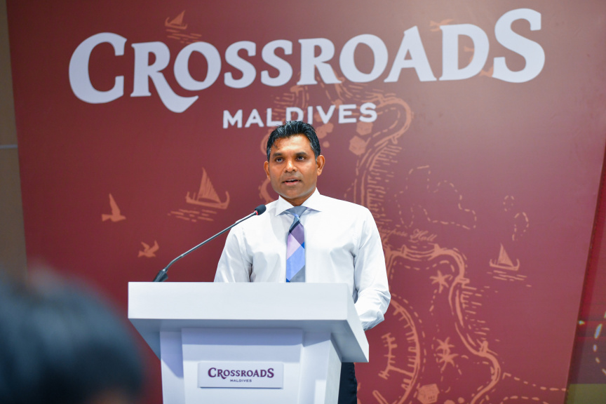 ރާއްޖޭގެ ތާރީހުގައި ހިންގާ ޓޫރިޒަމްގެ އެންމެ ބޮޑު މަޝްރޫއު ކަމަށްވާ ކްރޮސްރޯޑް މޯލްޑިވްސްގެ ފުރަތަމަ ފިޔަވަހި ނައިބުރައީސް ރަސްމީކޮށް ހުޅުވައި ދެއްވުން -- ފޮޓޯ/ ރައީސް އޮފީސް 