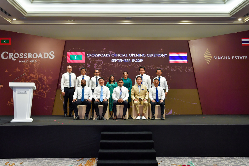 ރާއްޖޭގެ ތާރީހުގައި ހިންގާ ޓޫރިޒަމްގެ އެންމެ ބޮޑު މަޝްރޫއު ކަމަށްވާ ކްރޮސްރޯޑް މޯލްޑިވްސްގެ ފުރަތަމަ ފިޔަވަހި ނައިބުރައީސް ރަސްމީކޮށް ހުޅުވައި ދެއްވުން -- ފޮޓޯ/ ރައީސް އޮފީސް 