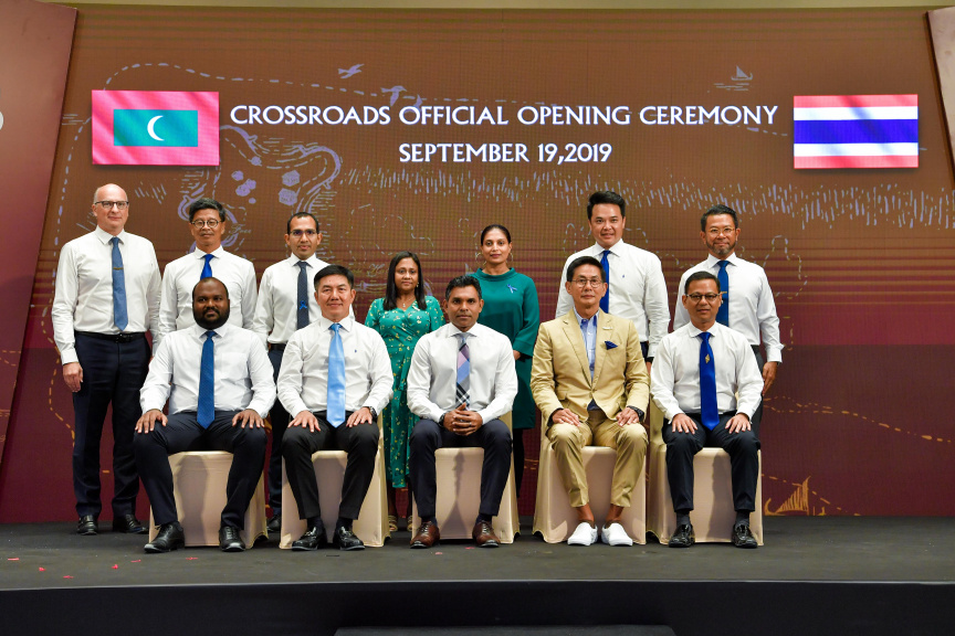 ރާއްޖޭގެ ތާރީހުގައި ހިންގާ ޓޫރިޒަމްގެ އެންމެ ބޮޑު މަޝްރޫއު ކަމަށްވާ ކްރޮސްރޯޑް މޯލްޑިވްސްގެ ފުރަތަމަ ފިޔަވަހި ނައިބުރައީސް ރަސްމީކޮށް ހުޅުވައި ދެއްވުން -- ފޮޓޯ/ ރައީސް އޮފީސް 