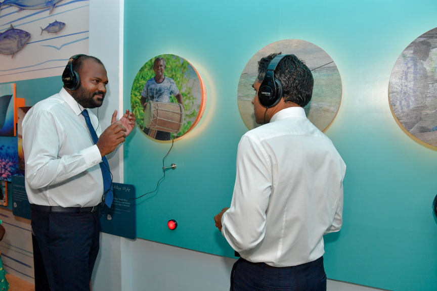 ރާއްޖޭގެ ތާރީހުގައި ހިންގާ ޓޫރިޒަމްގެ އެންމެ ބޮޑު މަޝްރޫއު ކަމަށްވާ ކްރޮސްރޯޑް މޯލްޑިވްސްގެ ފުރަތަމަ ފިޔަވަހި ނައިބުރައީސް ރަސްމީކޮށް ހުޅުވައި ދެއްވުން -- ފޮޓޯ/ ރައީސް އޮފީސް 