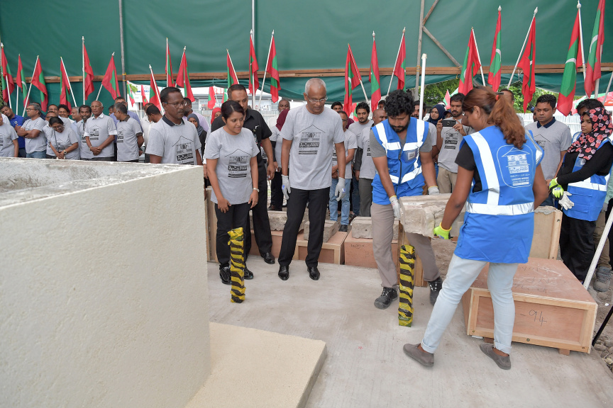 ކަޅުވަކަރު މިސްކިތް އަލުން ރާވާ ބެހެއްޓުމުގެ މަޝްރޫ ރައީސް އިފްތިތާހު ކޮށްދެއްވުން -- ފޮޓޯ/ ރައީސް އޮފީސް