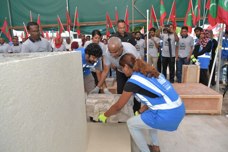 ކަޅުވަކަރު މިސްކިތް އަލުން ރާވާ ބެހެއްޓުމުގެ މަޝްރޫ ރައީސް އިފްތިތާހު ކޮށްދެއްވުން -- ފޮޓޯ/ ރައީސް އޮފީސް