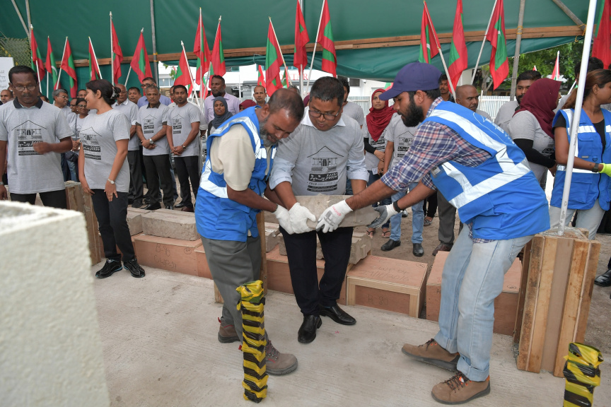 ކަޅުވަކަރު މިސްކިތް އަލުން ރާވާ ބެހެއްޓުމުގެ މަޝްރޫ ރައީސް އިފްތިތާހު ކޮށްދެއްވުން -- ފޮޓޯ/ ރައީސް އޮފީސް