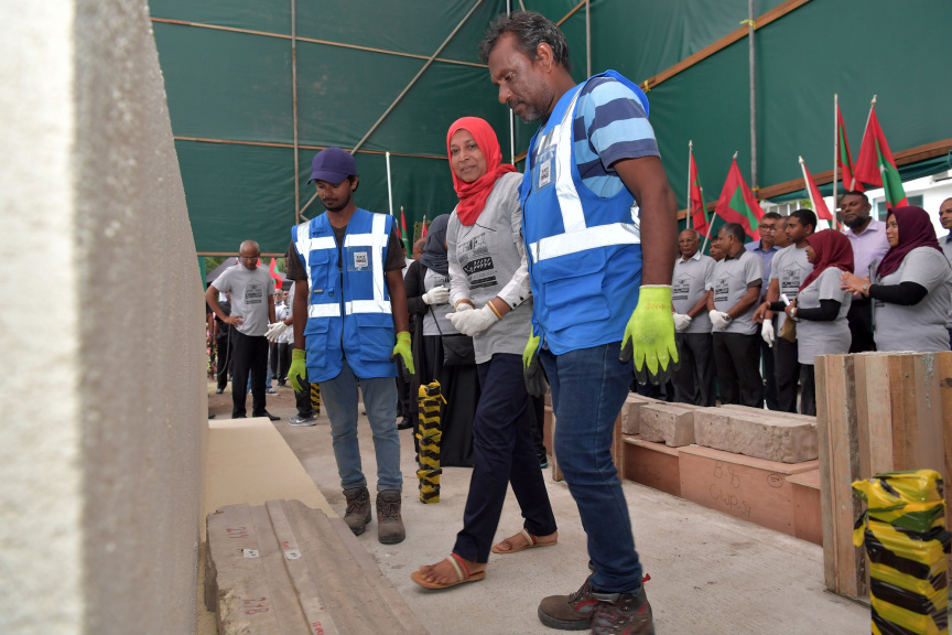 ކަޅުވަކަރު މިސްކިތް އަލުން ރާވާ ބެހެއްޓުމުގެ މަޝްރޫ ރައީސް އިފްތިތާހު ކޮށްދެއްވުން -- ފޮޓޯ/ ރައީސް އޮފީސް