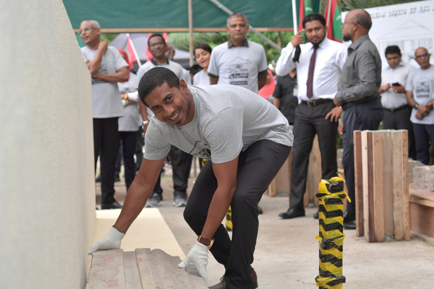 ކަޅުވަކަރު މިސްކިތް އަލުން ރާވާ ބެހެއްޓުމުގެ މަޝްރޫ ރައީސް އިފްތިތާހު ކޮށްދެއްވުން -- ފޮޓޯ/ ރައީސް އޮފީސް