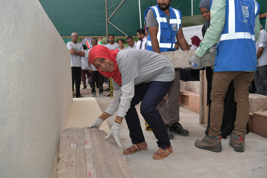 ކަޅުވަކަރު މިސްކިތް އަލުން ރާވާ ބެހެއްޓުމުގެ މަޝްރޫ ރައީސް އިފްތިތާހު ކޮށްދެއްވުން -- ފޮޓޯ/ ރައީސް އޮފީސް