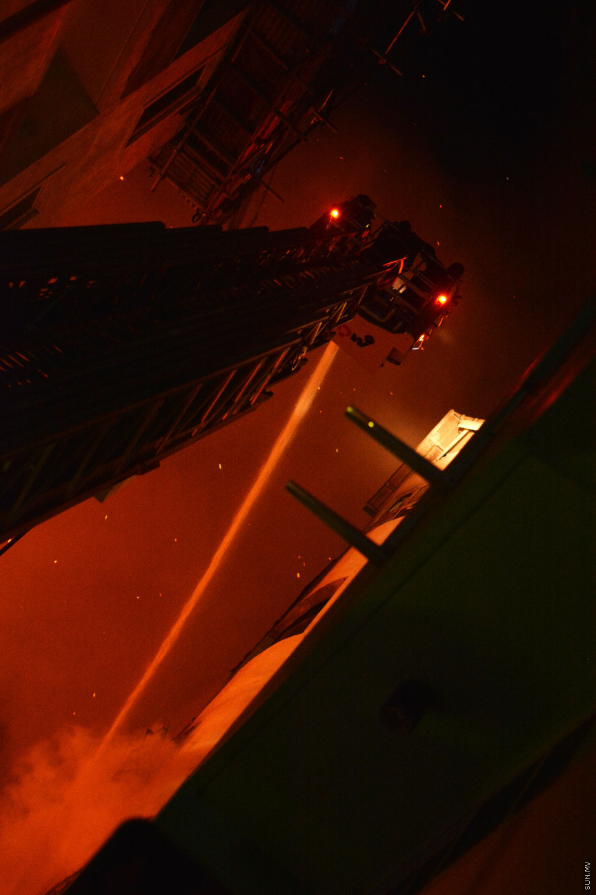 މާލޭގައި ހިނގި ބިޔަ އަލިފާނުގެ ހާދިސާ: މި ހާދިސާގައި ހަތް ގެޔެއްގައި އަލިފާން ހިފި އިރު އެކެއްގެ ފުރާނަ ވެސް ވަނީ ގެއްލިފަ --- ސަން ފޮޓޯ/ އަހުމަދު އަވްޝަން އިލްޔާސް