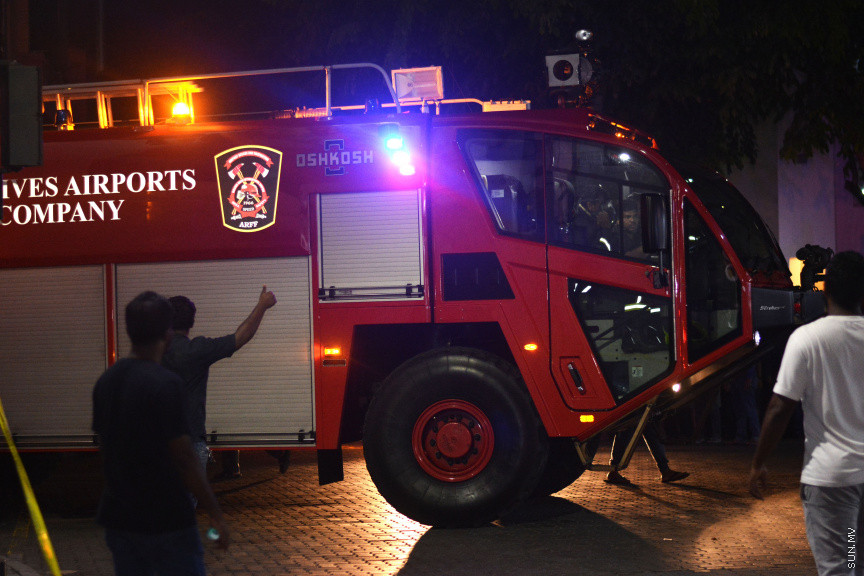 މާލޭގައި ހިނގި ބިޔަ އަލިފާނުގެ ހާދިސާ: މި ހާދިސާގައި ހަތް ގެޔެއްގައި އަލިފާން ހިފި އިރު އެކެއްގެ ފުރާނަ ވެސް ވަނީ ގެއްލިފަ --- ސަން ފޮޓޯ/ އަހުމަދު އަވްޝަން އިލްޔާސް