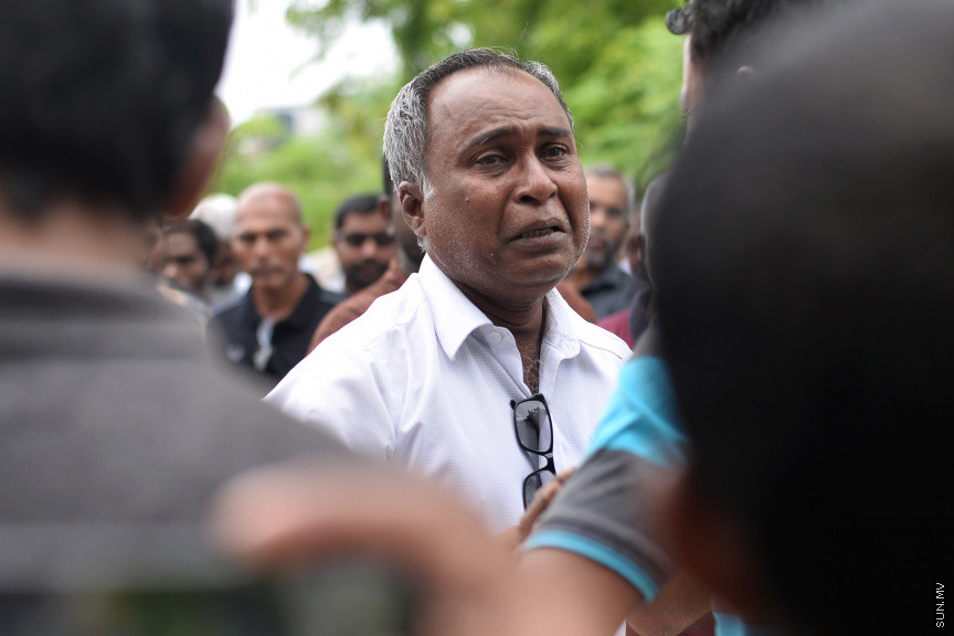 21 ސެޕްޓެމްބަރ 2019: ރޭ މާލޭގައި ހިނގި އަލިފާނުގެ ހާދިސާގައި ނިޔާވެފައިވާ ތ. ބުރުނީ ފެންފިޔާޒުގެ އައިޝަތު ޝައުނާގެ ޖަނާޒާ -- ސަން ފޮޓޯ/ އަހުމަދު އަވްޝަން އިލްޔުާސް