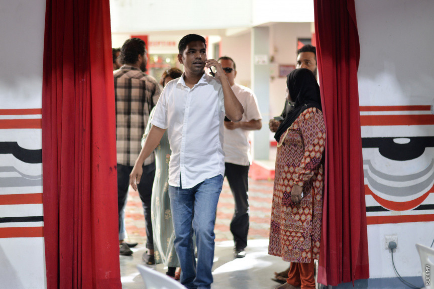 ނޮވެމްބަރ 22، 2019: ވެރިކަން ކުރާ މައި ޕާޓީ، އެމްޑީޕީގެ ލީޑަޝިޕަަށް ބޭފުޅުން އިންތިހާބު ކުރުމަށް ބޭއްވި އިންތިހާބުގެ ތެރެއިން -- ސަން ފޮޓޯ/ ފަޔާޒު މޫސާ