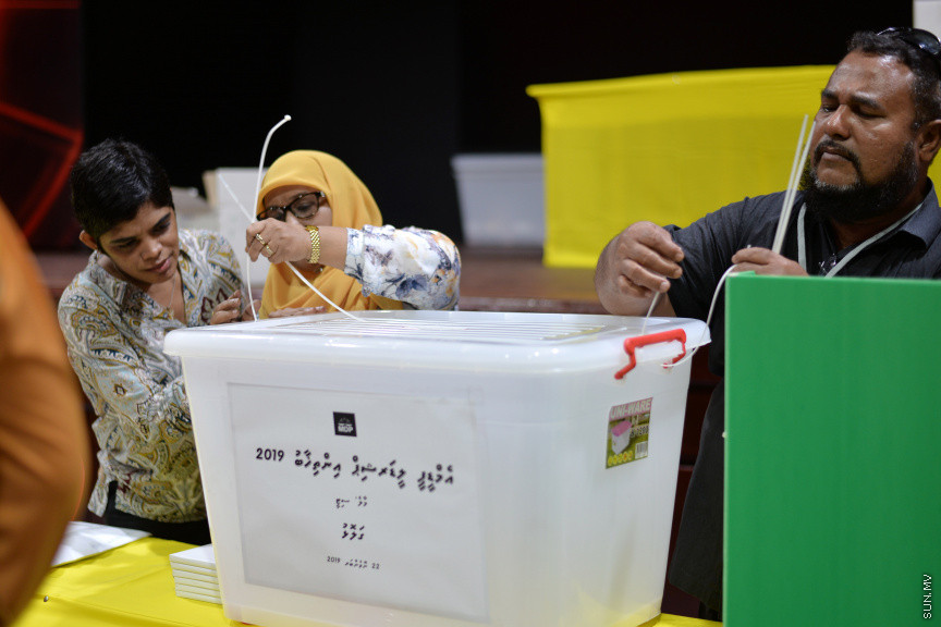 ނޮވެމްބަރ 22، 2019: ވެރިކަން ކުރާ މައި ޕާޓީ، އެމްޑީޕީގެ ލީޑަޝިޕަަށް ބޭފުޅުން އިންތިހާބު ކުރުމަށް ބޭއްވި އިންތިހާބުގެ ތެރެއިން -- ސަން ފޮޓޯ/ ފަޔާޒު މޫސާ