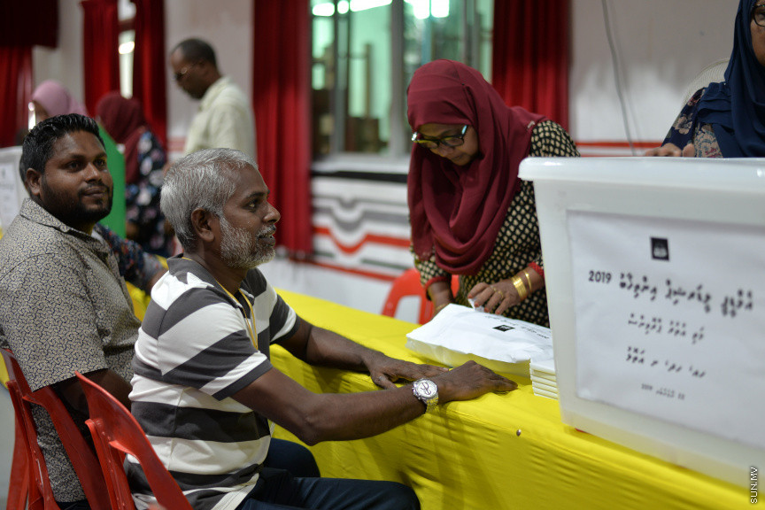 ނޮވެމްބަރ 22، 2019: ވެރިކަން ކުރާ މައި ޕާޓީ، އެމްޑީޕީގެ ލީޑަޝިޕަަށް ބޭފުޅުން އިންތިހާބު ކުރުމަށް ބޭއްވި އިންތިހާބުގެ ތެރެއިން -- ސަން ފޮޓޯ/ ފަޔާޒު މޫސާ