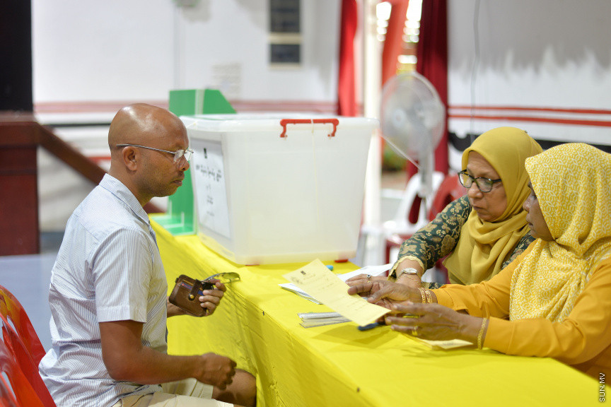 ނޮވެމްބަރ 22، 2019: ވެރިކަން ކުރާ މައި ޕާޓީ، އެމްޑީޕީގެ ލީޑަޝިޕަަށް ބޭފުޅުން އިންތިހާބު ކުރުމަށް ބޭއްވި އިންތިހާބުގެ ތެރެއިން -- ސަން ފޮޓޯ/ ފަޔާޒު މޫސާ