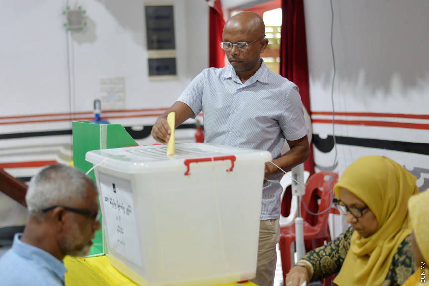 ނޮވެމްބަރ 22، 2019: ވެރިކަން ކުރާ މައި ޕާޓީ، އެމްޑީޕީގެ ލީޑަޝިޕަަށް ބޭފުޅުން އިންތިހާބު ކުރުމަށް ބޭއްވި އިންތިހާބުގެ ތެރެއިން -- ސަން ފޮޓޯ/ ފަޔާޒު މޫސާ