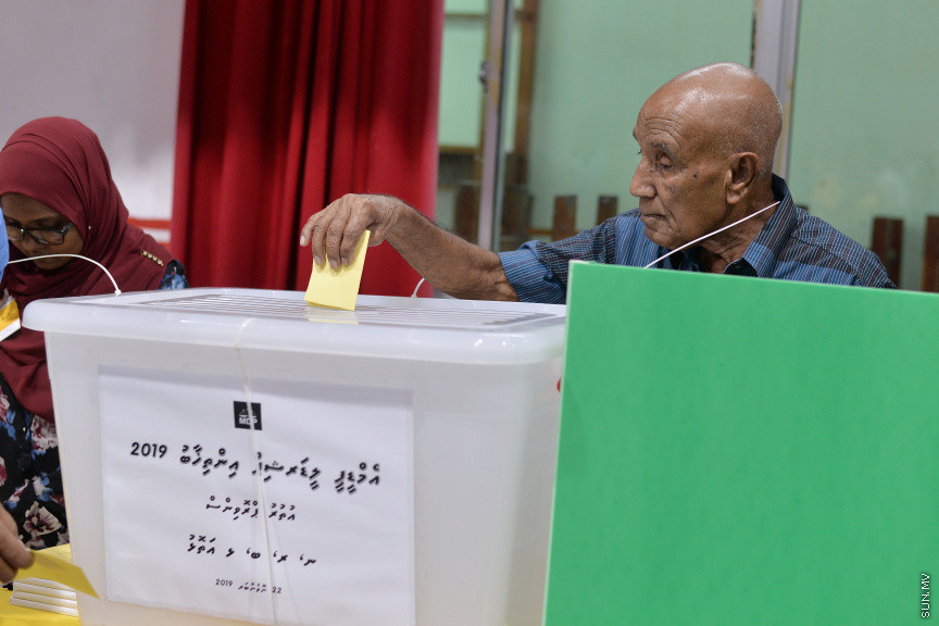 ނޮވެމްބަރ 22، 2019: ވެރިކަން ކުރާ މައި ޕާޓީ، އެމްޑީޕީގެ ލީޑަޝިޕަަށް ބޭފުޅުން އިންތިހާބު ކުރުމަށް ބޭއްވި އިންތިހާބުގެ ތެރެއިން -- ސަން ފޮޓޯ/ ފަޔާޒު މޫސާ