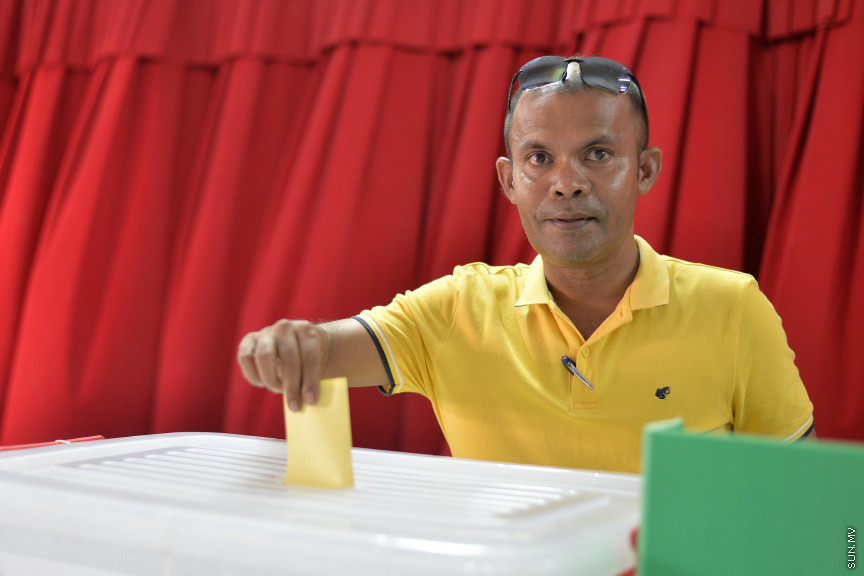 ނޮވެމްބަރ 22، 2019: ވެރިކަން ކުރާ މައި ޕާޓީ، އެމްޑީޕީގެ ލީޑަޝިޕަަށް ބޭފުޅުން އިންތިހާބު ކުރުމަށް ބޭއްވި އިންތިހާބުގެ ތެރެއިން -- ސަން ފޮޓޯ/ ފަޔާޒު މޫސާ