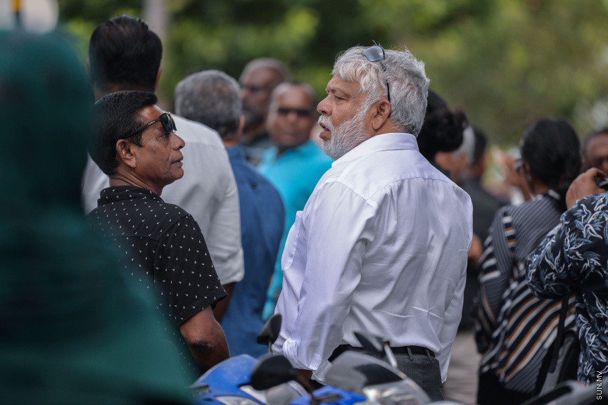 ޖެނުއަރީ 12، 2020: ހއ. އަދި ހދ. އަތޮޅަށް އެމްޑީޕީއިން ކުރާ ކެމްޕެއިން ދަތުރަށް ފުރުން: މި ދަތުރުގައި އެމްޑީޕީގެ ރައީސް އަދި މަޖިލިސް ރައީސް މުހައްމަދު ނަޝީދުއާއި މަޖިލިސް ބައެއް މެމްބަރުން ބައިވެރިވެ ވަޑައިގަންނަވާ -- ސަން ފޮޓޯ/ ފަޔާޒު މޫސާ