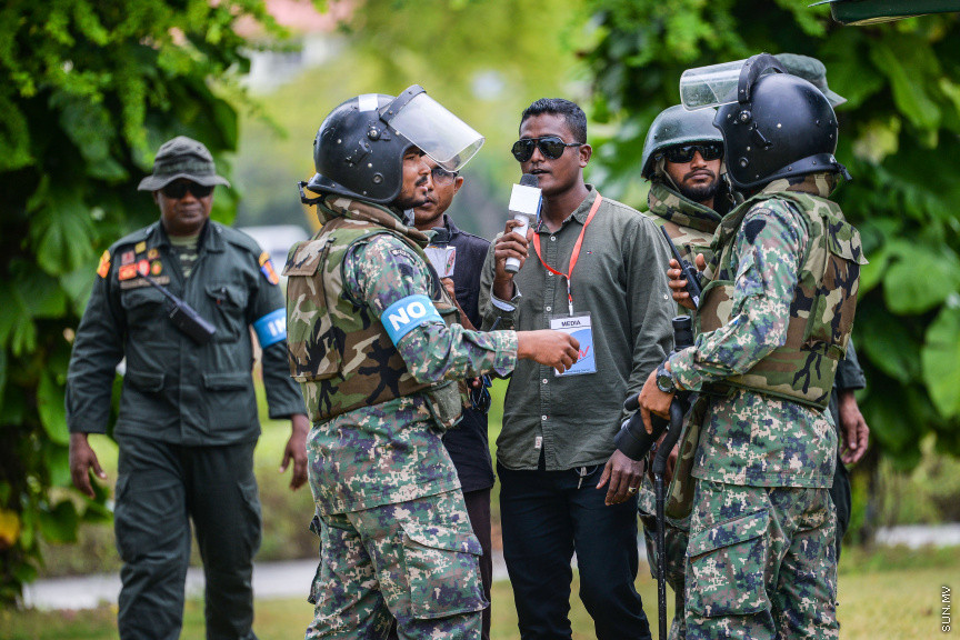ފެބްރުއަރީ 13، 2020: އެމްއެންޑީއެފުން ހިންގާ "ބޮމްބް އެންޑް އިމްޕްރޮވައިޒްޑް އެކްސްޕްލޯސިވް ޑިވައިސް ޑިސްޕޯސަލް ޓްރޭނިންގ އެޑްވާންސް ކޯސް" ގެ ފައިނަލް އެކްސްސައިޒްތައް ހުޅުމާލޭ ސެންޓްރަލް ޕާކްގައި ބޭއްވުން -- ސަން ފޮޓޯ/ ފަޔާޒު މޫސާ