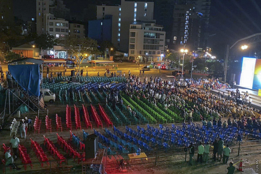 ފެބްރުއަރީ 21، 2020: އެމްޑީޕީން ކުރިއަށް އޮތް ލޯކަލް ކައުންސިލް އިންތިހާބު ކެމްޕެއިން، "ރަށްވެހި ފަތިސް" އިފްތިތާހު ކުރުމަށް ބޭއްވި ޖަލްސާގެ ތެރެއިން --- 