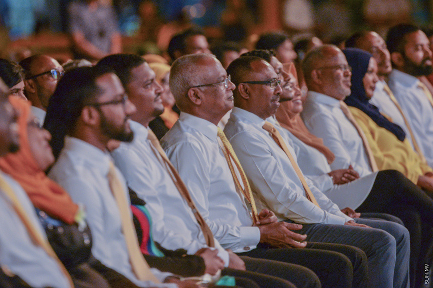 ފެބްރުއަރީ 21، 2020: އެމްޑީޕީން ކުރިއަށް އޮތް ލޯކަލް ކައުންސިލް އިންތިހާބު ކެމްޕެއިން، "ރަށްވެހި ފަތިސް" އިފްތިތާހު ކުރުމަށް ބޭއްވި ޖަލްސާގެ ތެރެއިން --- ސަން ފޮޓޯ/ މުހައްމަދު މުޒައްޔިން ނާޒިމް