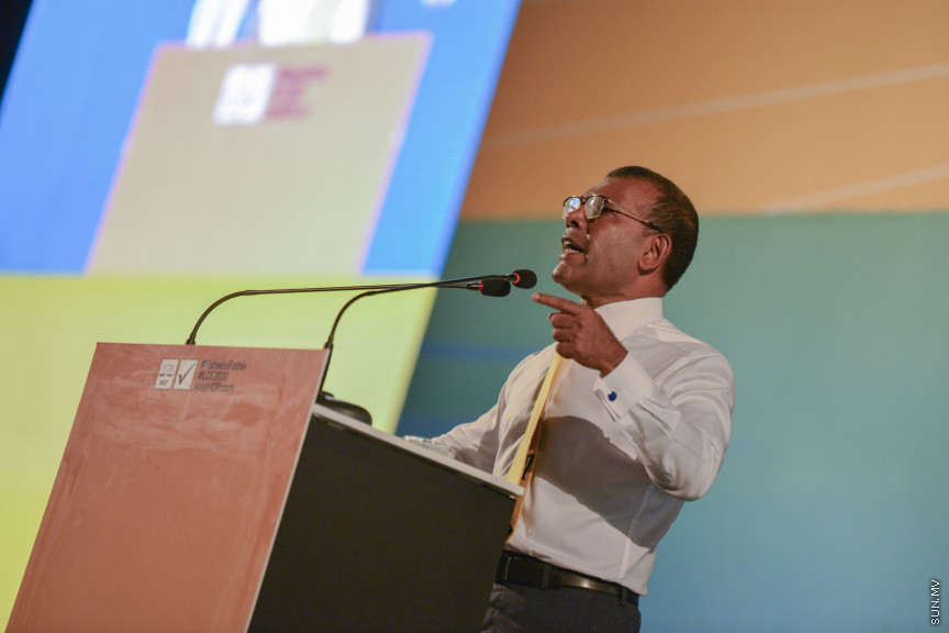 ފެބްރުއަރީ 21، 2020: އެމްޑީޕީން ކުރިއަށް އޮތް ލޯކަލް ކައުންސިލް އިންތިހާބު ކެމްޕެއިން، "ރަށްވެހި ފަތިސް" އިފްތިތާހު ކުރުމަށް ބޭއްވި ޖަލްސާގައި އެޕާޓީގެ ރައީސް އަދި މަޖިލިސް ރައީސް، ރައީސް ނަޝީދު ވާހަކަ ދައްކަވަނީ --- ސަން ފޮޓޯ/ މުހައްމަދު މުޒައްޔިން ނާޒިމް