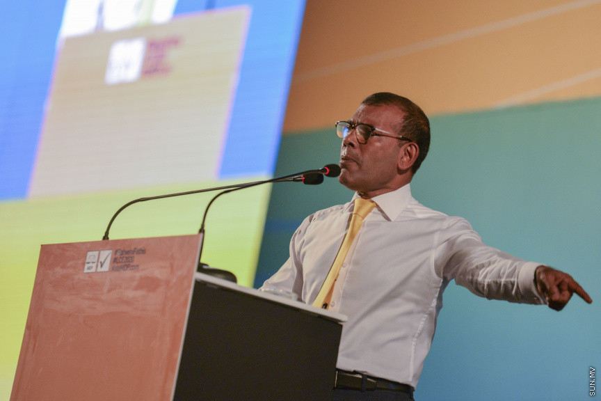 ފެބްރުއަރީ 21، 2020: އެމްޑީޕީން ކުރިއަށް އޮތް ލޯކަލް ކައުންސިލް އިންތިހާބު ކެމްޕެއިން، "ރަށްވެހި ފަތިސް" އިފްތިތާހު ކުރުމަށް ބޭއްވި ޖަލްސާގައި އެޕާޓީގެ ރައީސް އަދި މަޖިލިސް ރައީސް، ރައީސް ނަޝީދު ވާހަކަ ދައްކަވަނީ --- ސަން ފޮޓޯ/ މުހައްމަދު މުޒައްޔިން ނާޒިމް