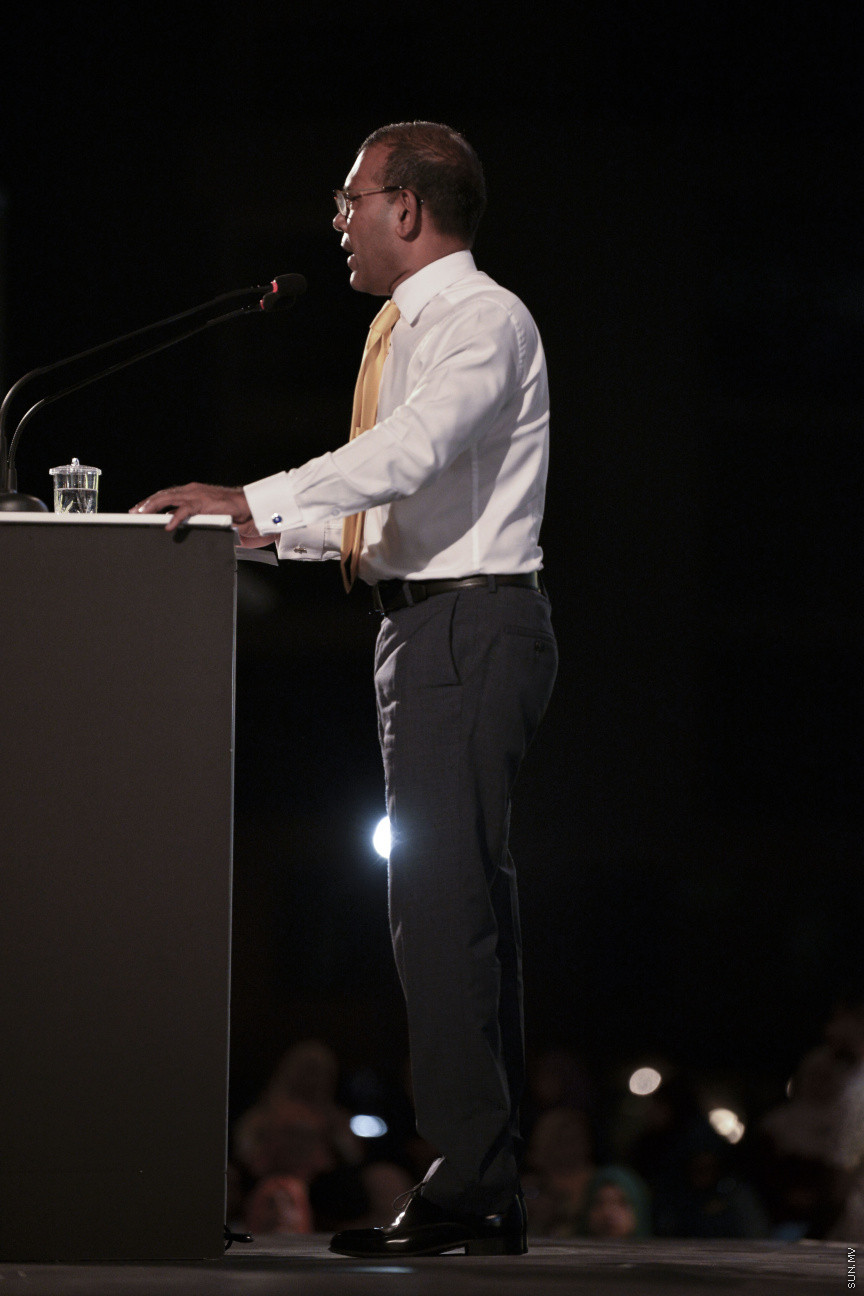 ފެބްރުއަރީ 21، 2020: އެމްޑީޕީން ކުރިއަށް އޮތް ލޯކަލް ކައުންސިލް އިންތިހާބު ކެމްޕެއިން، "ރަށްވެހި ފަތިސް" އިފްތިތާހު ކުރުމަށް ބޭއްވި ޖަލްސާގައި އެޕާޓީގެ ރައީސް އަދި މަޖިލިސް ރައީސް، ރައީސް ނަޝީދު ވާހަކަ ދައްކަވަނީ --- ސަން ފޮޓޯ/ މުހައްމަދު މުޒައްޔިން ނާޒިމް