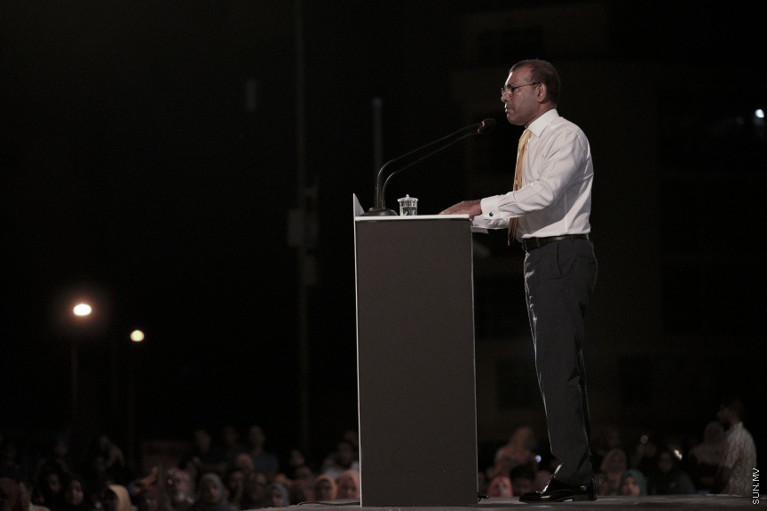 ފެބްރުއަރީ 21، 2020: އެމްޑީޕީން ކުރިއަށް އޮތް ލޯކަލް ކައުންސިލް އިންތިހާބު ކެމްޕެއިން، "ރަށްވެހި ފަތިސް" އިފްތިތާހު ކުރުމަށް ބޭއްވި ޖަލްސާގައި އެޕާޓީގެ ރައީސް އަދި މަޖިލިސް ރައީސް، ރައީސް ނަޝީދު ވާހަކަ ދައްކަވަނީ --- ސަން ފޮޓޯ/ މުހައްމަދު މުޒައްޔިން ނާޒިމް