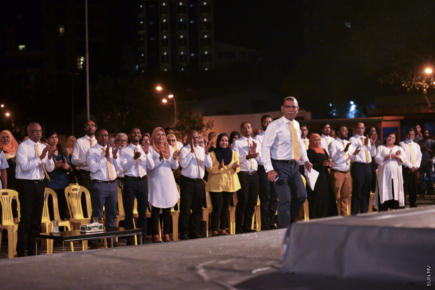 ފެބްރުއަރީ 21، 2020: އެމްޑީޕީން ކުރިއަށް އޮތް ލޯކަލް ކައުންސިލް އިންތިހާބު ކެމްޕެއިން، "ރަށްވެހި ފަތިސް" އިފްތިތާހު ކުރުމަށް ބޭއްވި ޖަލްސާގެ ތެރެއިން --- ސަން ފޮޓޯ/ މުހައްމަދު މުޒައްޔިން ނާޒިމް