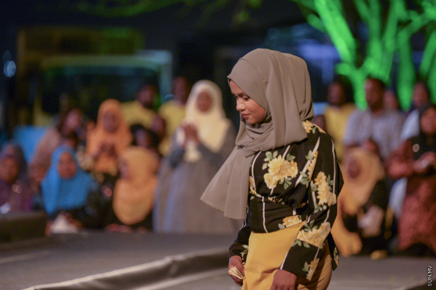 ފެބްރުއަރީ 21، 2020: އެމްޑީޕީން ކުރިއަށް އޮތް ލޯކަލް ކައުންސިލް އިންތިހާބު ކެމްޕެއިން، "ރަށްވެހި ފަތިސް" އިފްތިތާހު ކުރުމަށް ބޭއްވި ޖަލްސާގެ ތެރެއިން --- ސަން ފޮޓޯ/ މުހައްމަދު މުޒައްޔިން ނާޒިމް