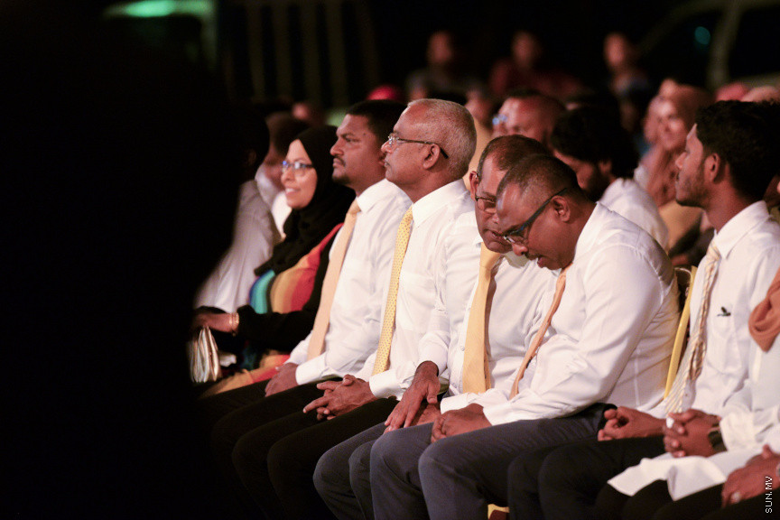 ފެބްރުއަރީ 21، 2020: އެމްޑީޕީން ކުރިއަށް އޮތް ލޯކަލް ކައުންސިލް އިންތިހާބު ކެމްޕެއިން، "ރަށްވެހި ފަތިސް" އިފްތިތާހު ކުރުމަށް ބޭއްވި ޖަލްސާގެ ތެރެއިން --- ސަން ފޮޓޯ/ މުހައްމަދު މުޒައްޔިން ނާޒިމް