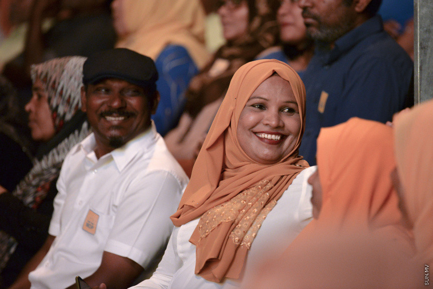 ފެބްރުއަރީ 21، 2020: އެމްޑީޕީން ކުރިއަށް އޮތް ލޯކަލް ކައުންސިލް އިންތިހާބު ކެމްޕެއިން، "ރަށްވެހި ފަތިސް" އިފްތިތާހު ކުރުމަށް ބޭއްވި ޖަލްސާގެ ތެރެއިން --- ސަން ފޮޓޯ/ މުހައްމަދު މުޒައްޔިން ނާޒިމް