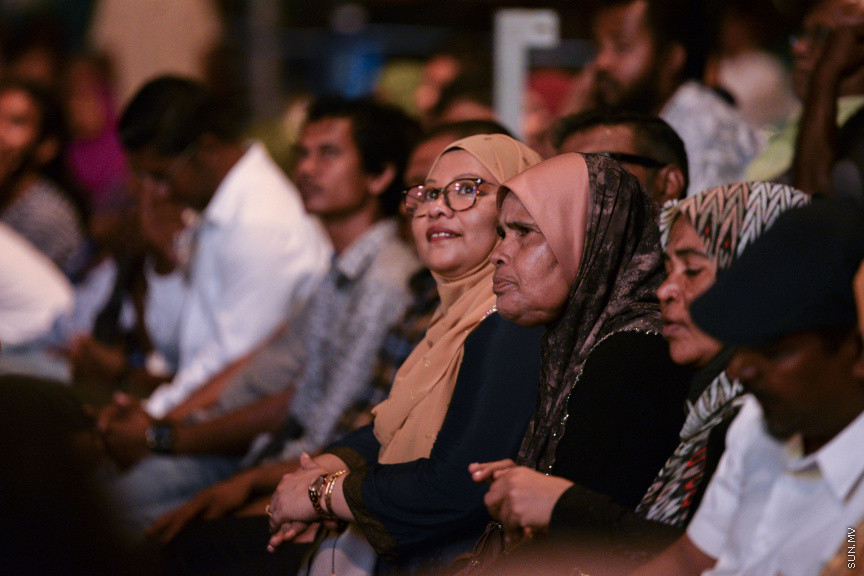 ފެބްރުއަރީ 21، 2020: އެމްޑީޕީން ކުރިއަށް އޮތް ލޯކަލް ކައުންސިލް އިންތިހާބު ކެމްޕެއިން، "ރަށްވެހި ފަތިސް" އިފްތިތާހު ކުރުމަށް ބޭއްވި ޖަލްސާގެ ތެރެއިން --- ސަން ފޮޓޯ/ މުހައްމަދު މުޒައްޔިން ނާޒިމް